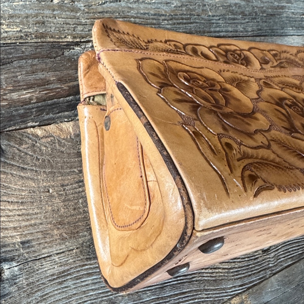 Vintage 60’s hand tooled floral leather clutch - Picture 14 of 16